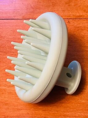 (3/30$) Laser Scalp Brush